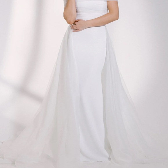 Alyssa Kristin Overskirt - Picture 2 of 6